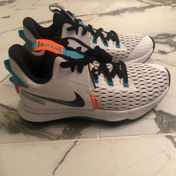 Nike Lebron Witness V Basketball Sneakers Size 11.5. New w/o box - Picture 3 of 4